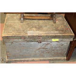 VINTAGE WOODEN TRUNK 31X20X17
