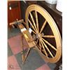 Image 2 : ANTIQUE SPINNING WHEEL