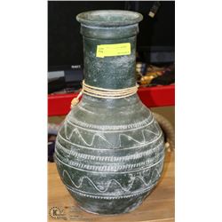 VINTAGE STYLE CERAMIC VASE