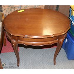 VINTAGE OVAL END TABLE 28X20X22