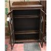 Image 2 : ANTIQUE TIGER OAK 2 DOOR CABINET