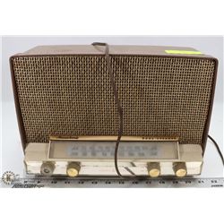 VINTAGE TUBE RADIO (WORKS).