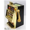 Image 2 : VINTAGE WORKING METAL SLOT MACHINE MINIATURE