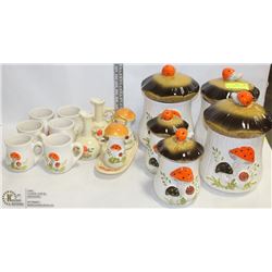 VINTAGE CANADIAN 15 PIECE POTTERY SET