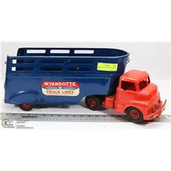 VINTAGE 1940S LARGE WYANDOTTE TOY.