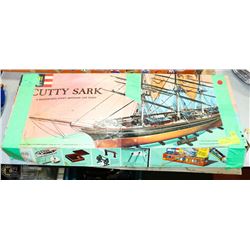 77) BOXED VINTAGE REVELL CUTTY SHARK MODEL KIT