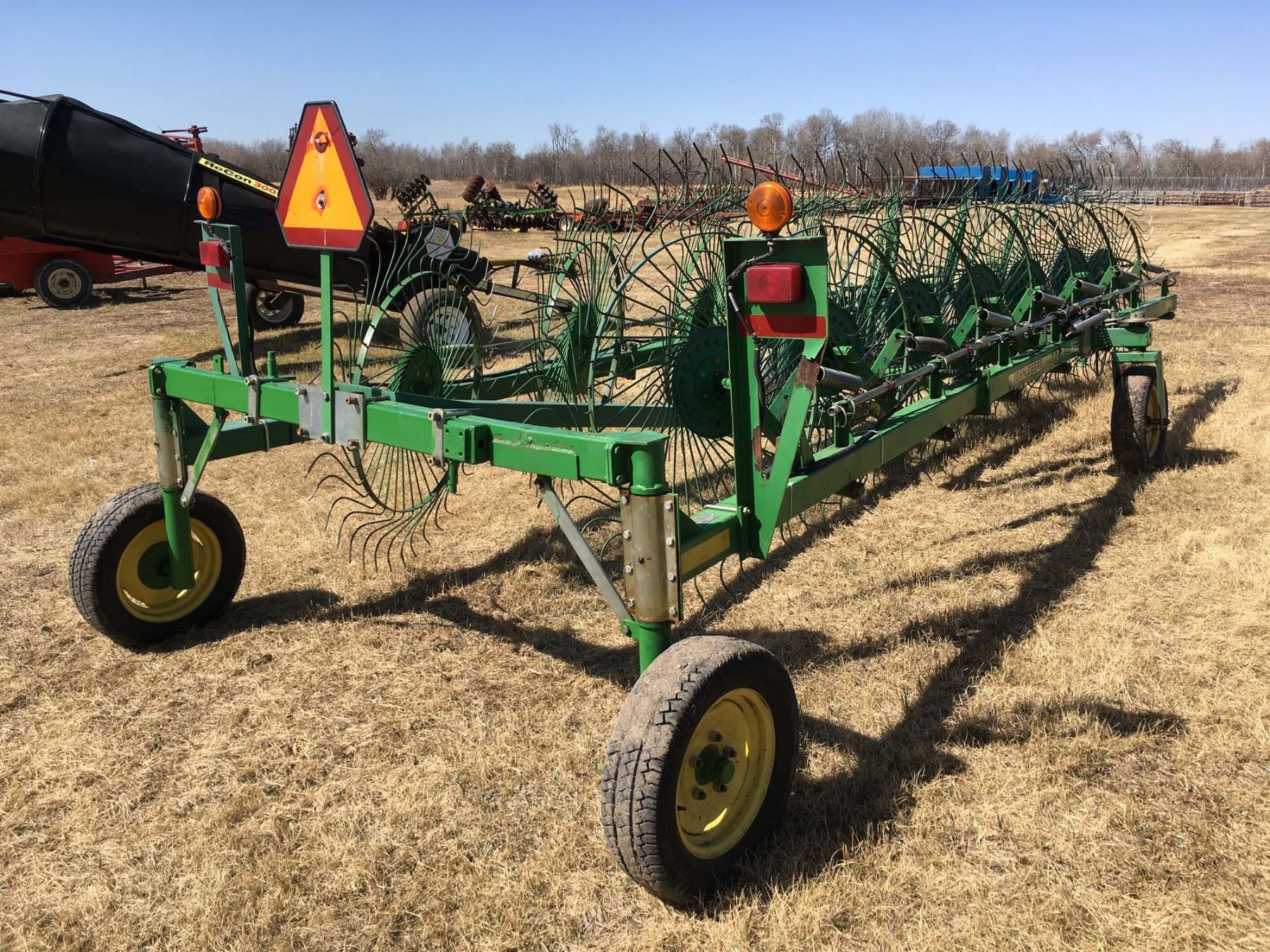 2004 John Deere 704 Wheel Rake