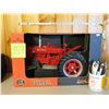 Image 1 : 1/8 Scale Farmall Super M Tractor Toy - Scale Models 19.5"x11.5"