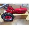 Image 2 : 1/16 Scale IH Farmall 400 Diesel Tractor Toy