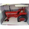 Image 3 : 1/16 Farmall 300 Tractor Toy 9"x5"
