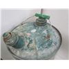 Image 4 : 1-2.5 Gallon Antique Gas Can Green