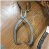 Image 2 : 2 ice tongs -14" and 28"