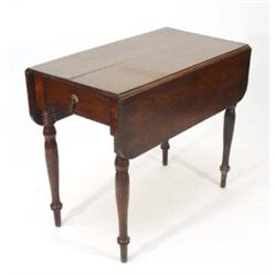 Victorian mahogany Pembroke table on turned…