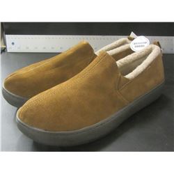 New Mens Genuine suede Mossimo slippers / Non marking sole / Size 9