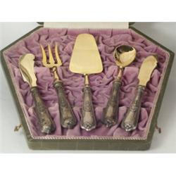 5 db-os tálalókészlet dobozban