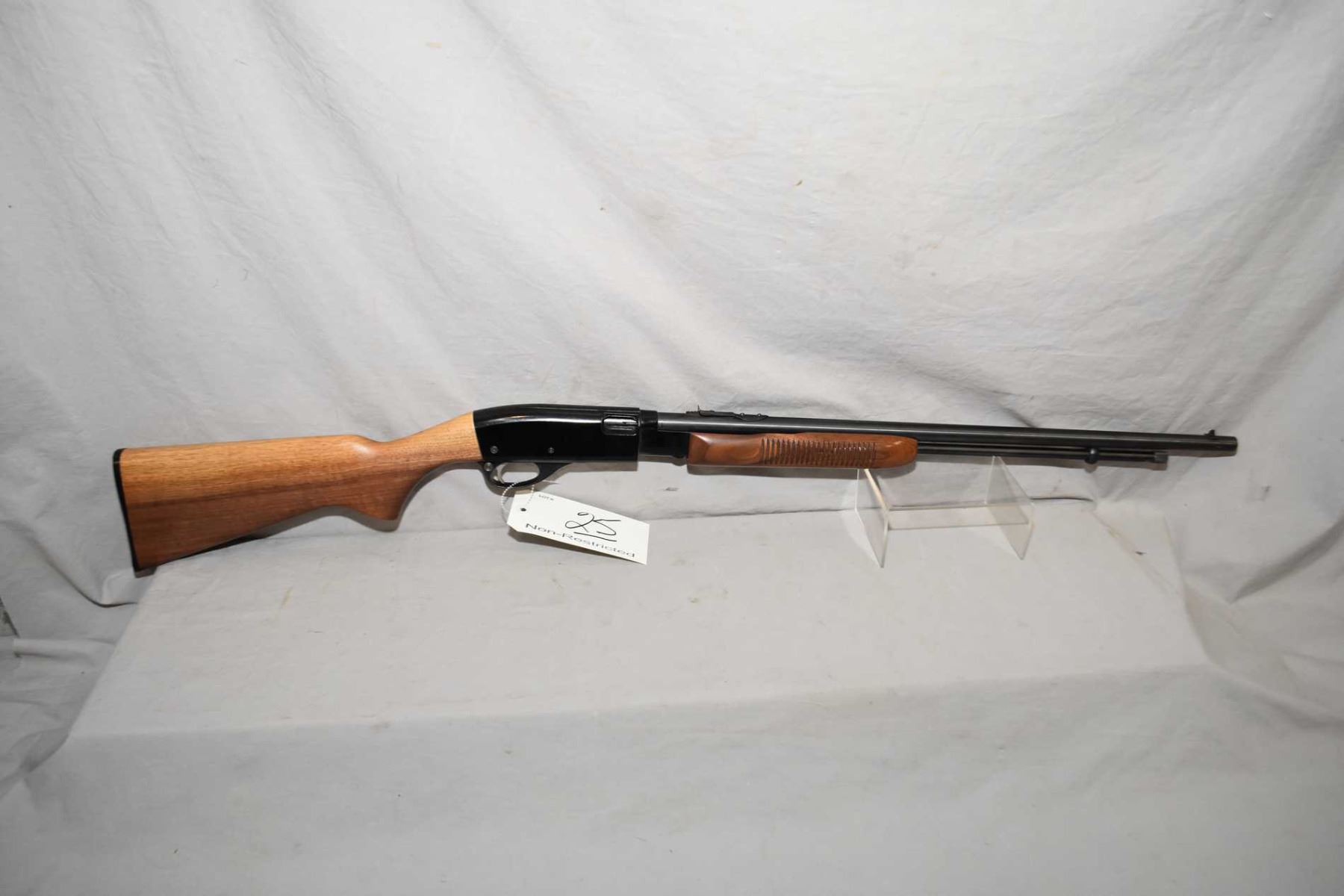 Remington Model 572 Fieldmaster 22 LR Cal Pump Action Tube Fed Rifle W remington-model-572-fieldmaster-22-lr-cal-pump-action-tube-fed-rifle-w