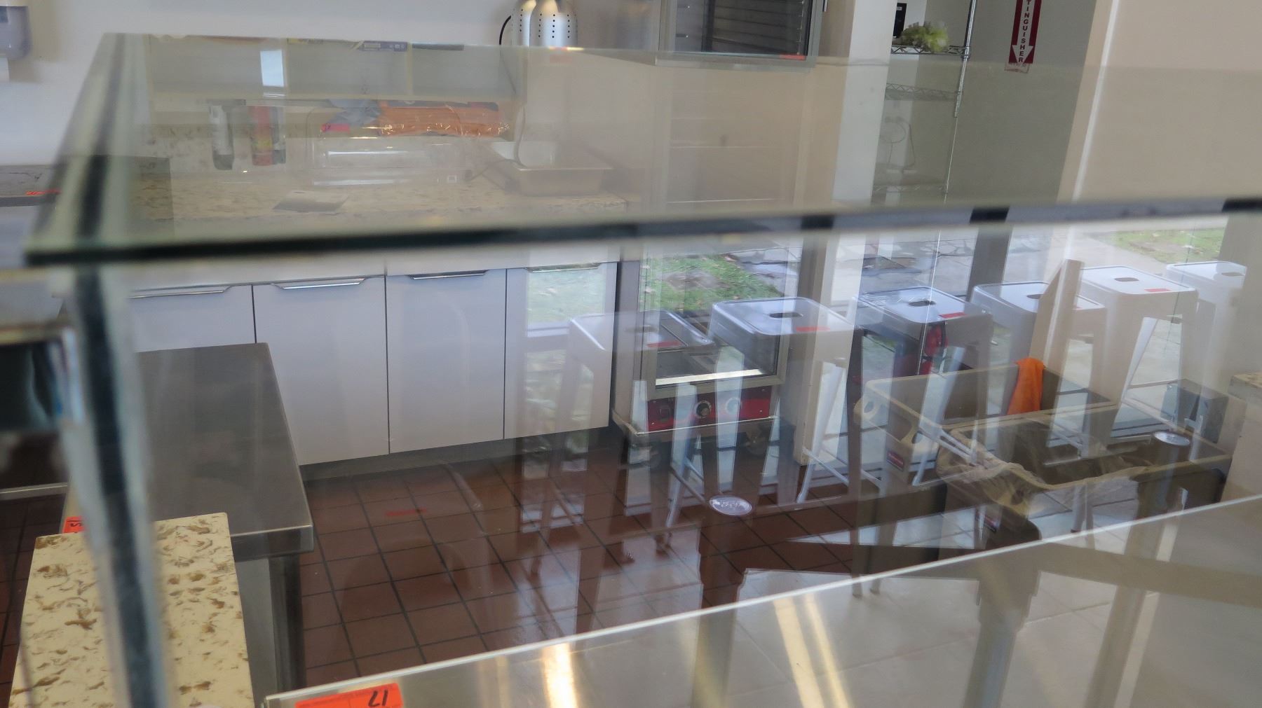 Side Encasing Clear Glass Encasement (Front Glass 78
