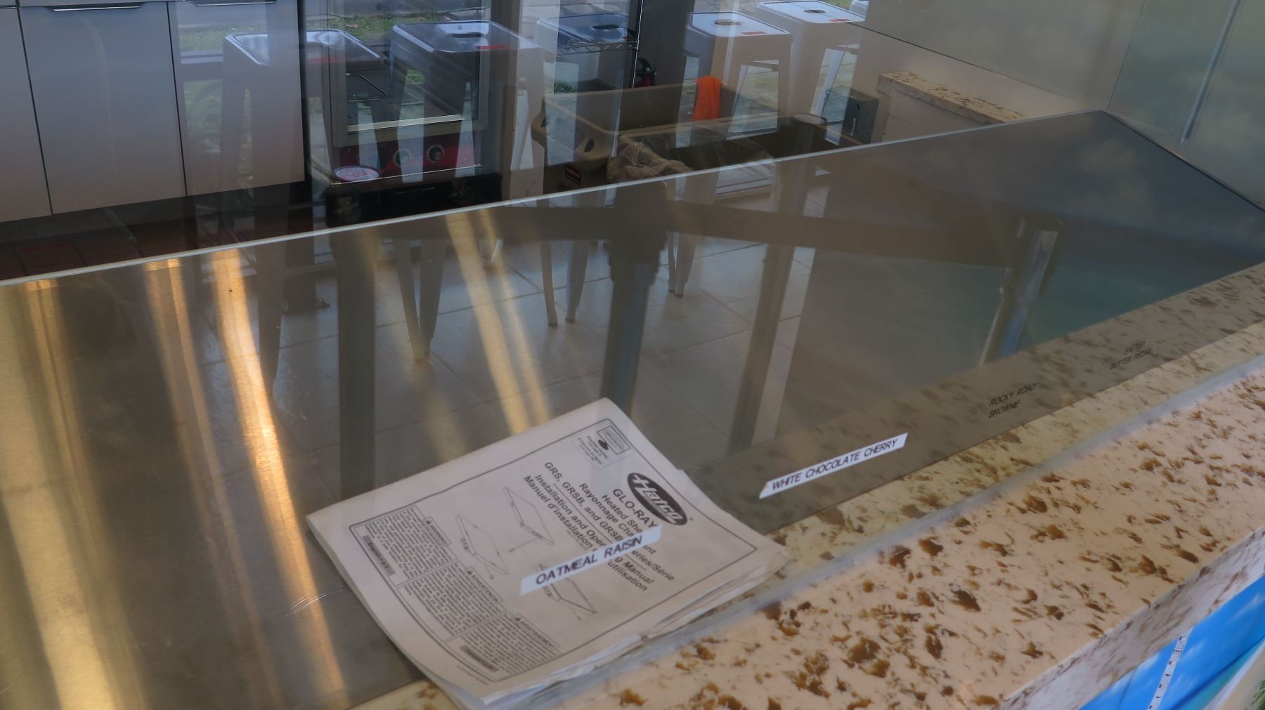 Side Encasing Clear Glass Encasement (Front Glass 78