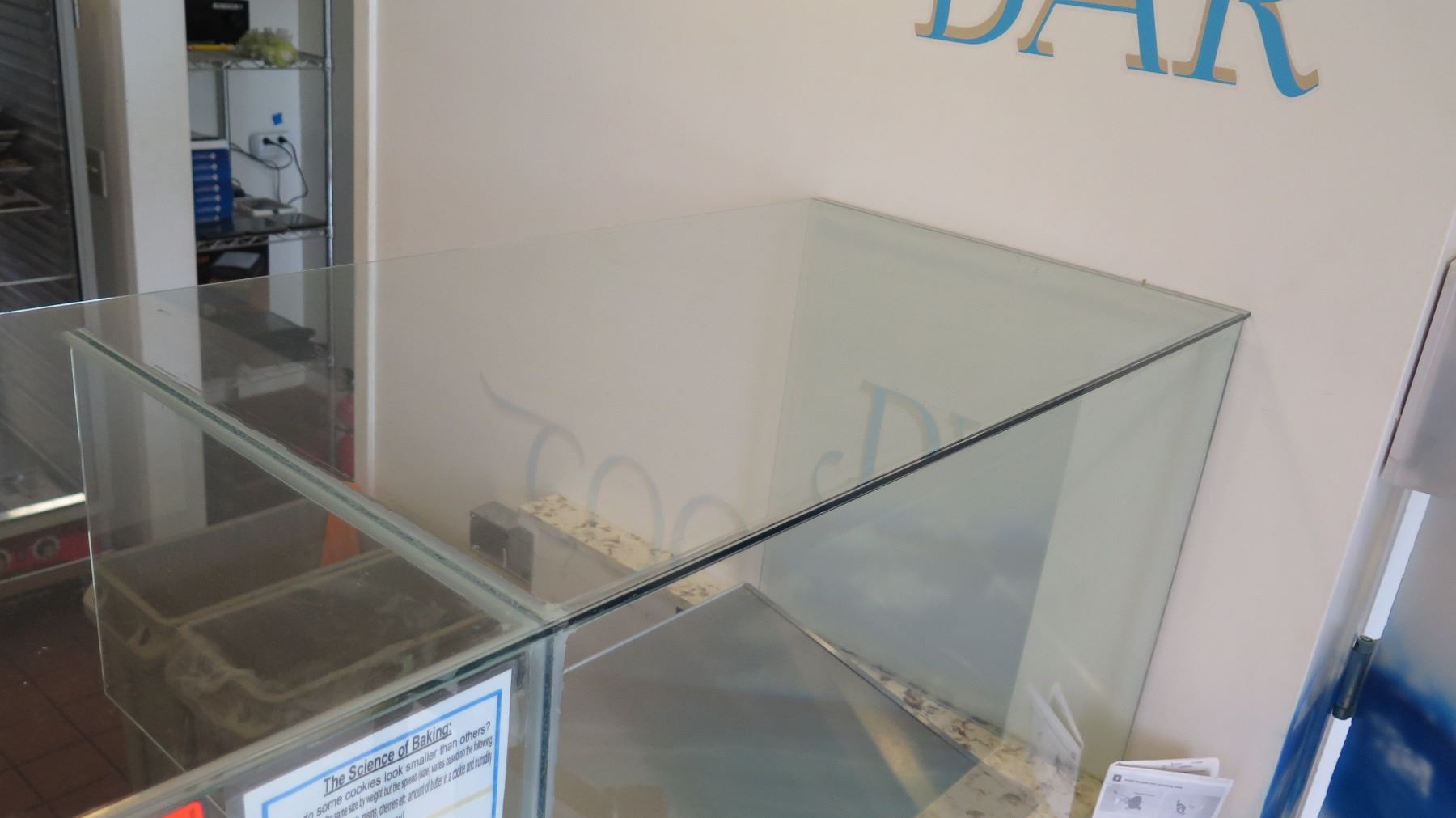 Side Encasing Clear Glass Encasement (Front Glass 78