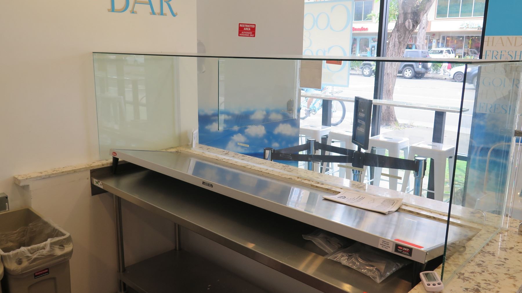 Side Encasing Clear Glass Encasement (Front Glass 78