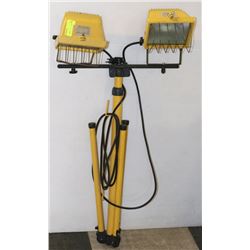 WORKLIGHT SET ON STAND