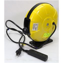 A REEL AUTOMATIC EXTENSION CORD