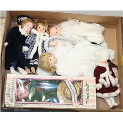 LARGE FLAT WITH COLLECTOR DOLLS INCL