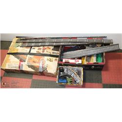 1960'S LIONEL TRAIN SET WITH MANY ACCESSORIES