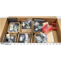 LOT OF 22 MINI CASTLES + FIGURINES