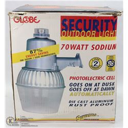 GLOBE SECURITY OUTDOOR LIGHT