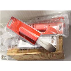 LOT OF 18, 3-1/2" SERRATED SANDWICH SPREADERS