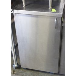 STAINLESS STEEL ROLLING CABINET 20"X31"X38"