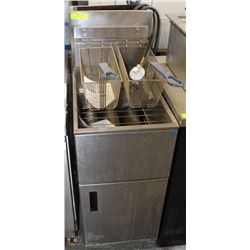 DEEP FRYER W/ PROPANE ATTACHMENTS