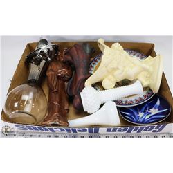 FLAT OF ASSORTED ESTATE ORNAMENTS, COLLECTOR PLATE