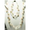 Image 1 : 12) FRESHWATER PEARL NECKLACE AND BRACELET SET