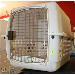 MEDIUM PLASTIC PET KENNEL