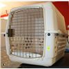 Image 1 : MEDIUM PLASTIC PET KENNEL