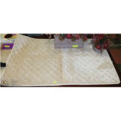 XL SLEEPING PAD. PETS