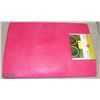 Image 1 : PINK SPILL PROOF BORDER GRIP MAT. PETS