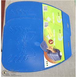 PAIR OF BLUE TRACKLESS LITTER MATS ON CHOICE