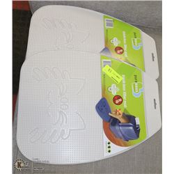 PAIR OF WHITE TRACKLESS LITTER MATS ON CHOICE