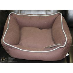 SMALL 20"X20"X8" PET BED