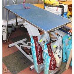 PET GROOMING STATION AS THEY COME