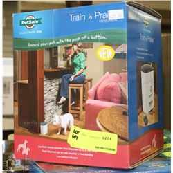 PETSAFE TRAIN AND PRAISE TREAT DISPENSER. PETS