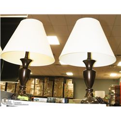 PAIR OF TABLE LAMPS WITH BEIGE SHADES
