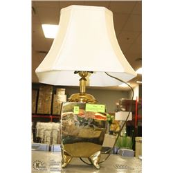 VINTAGE BRASS FOOTED SQUARE BASE LAMP WITH ASIAN