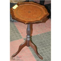 VINTAGE WOOD PLANT STAND