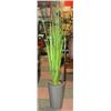 Image 1 : SHOWHOME LARGE VASE WITH ARTIFICIAL PLANT