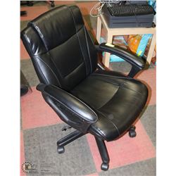 BLACK LEATHERETTE HYDRAULIC LIFT OFFICE CHAIR