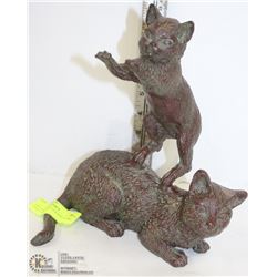 VINTAGE HEAVY 2 CATS PLAYING DOOR STOP